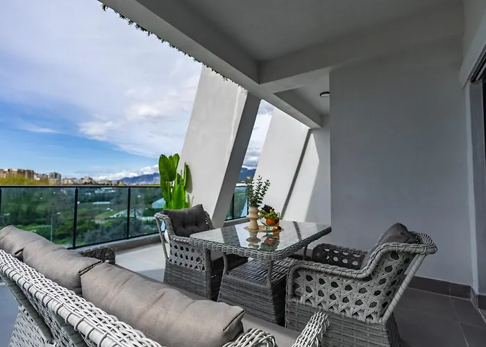 Sea & Mountain View Huge Terrace Ocean Διαμέρισμα